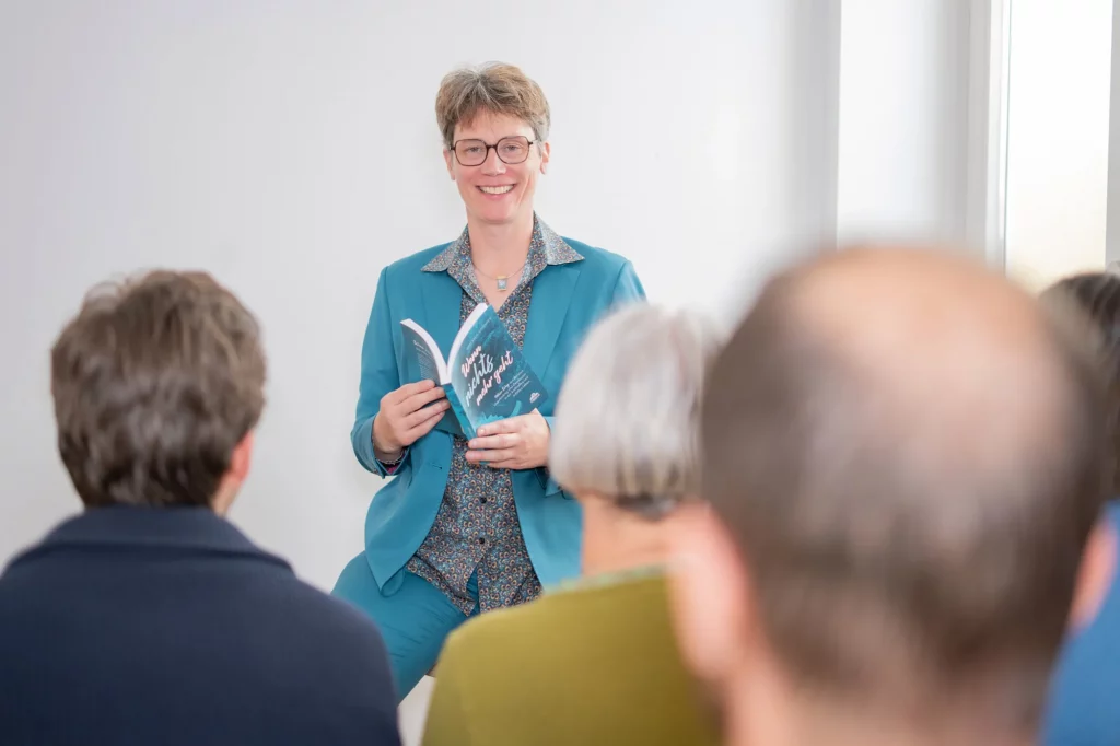 Stefanie Schnier bei Lesung in Berlin, Foto © Nicole Maag